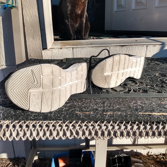 Women's Nike Core Trainer Sz 6 Running Shoes black and white - Picture 8 of 10